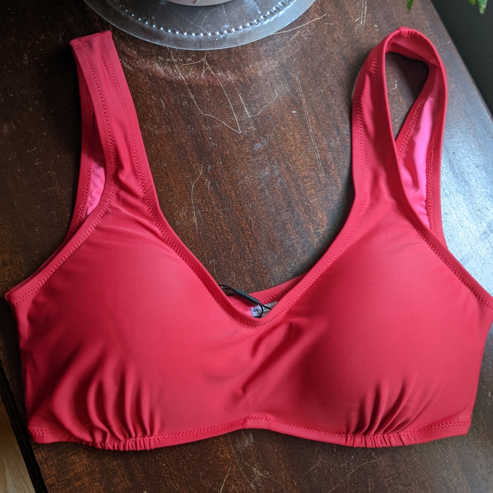 Relleciga red bikini top - Picture 2 of 6